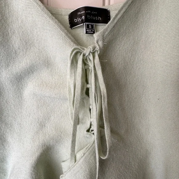 Cute front tie spaghetti strap crop top - Picture 2 of 4